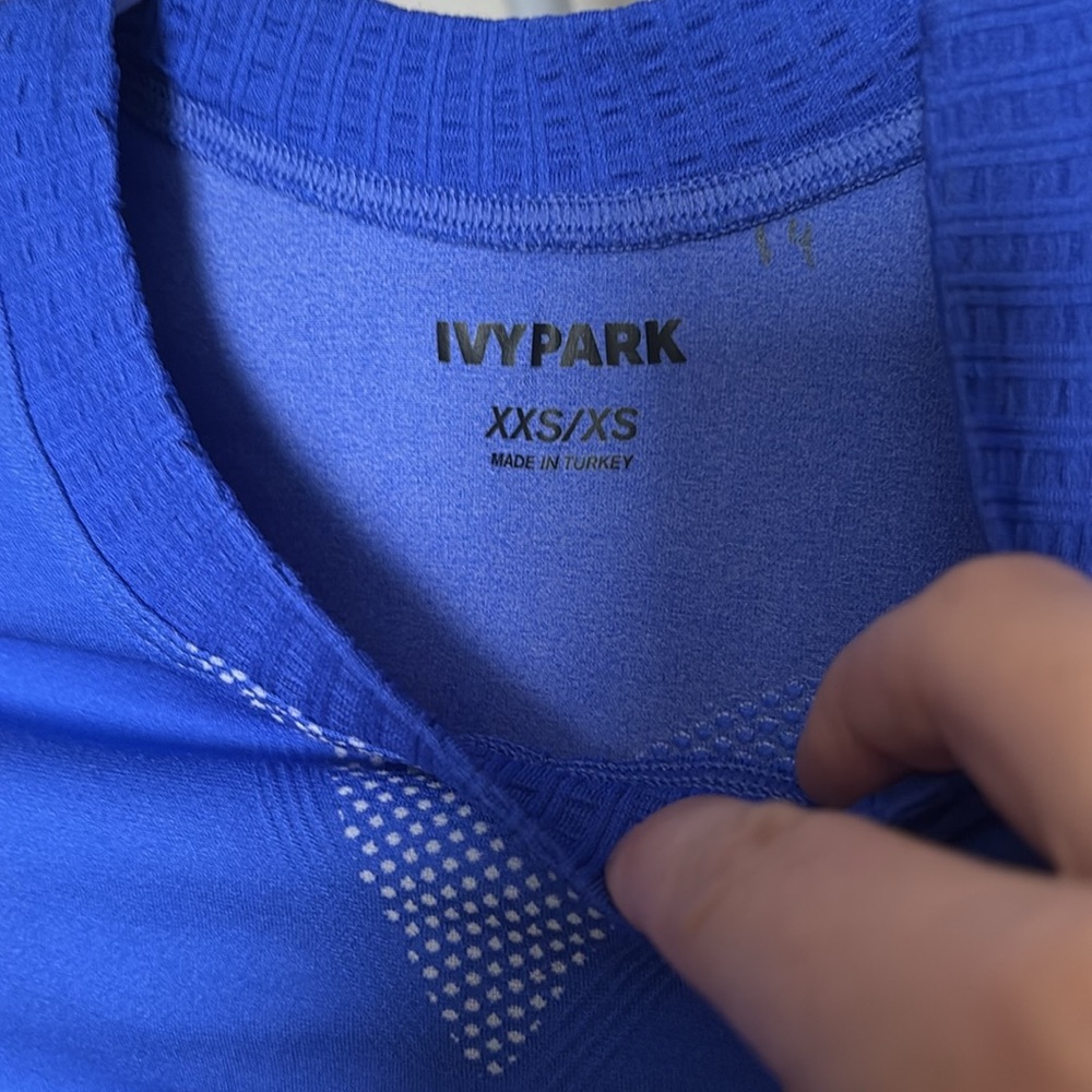 Workout top - Picture 3 of 3